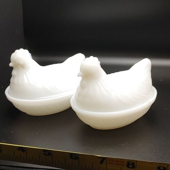2 Hazel Atlas Milkglass Nesting Hens - Picture 3 of 10
